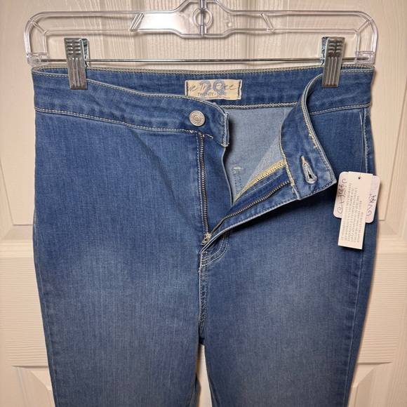 NWT We The Free Just Float On Flare Jeans - Picture 12 of 16